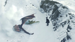 extant_GameOfThrones_8x01-Winterfell_3475