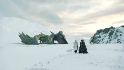 extant_GameOfThrones_8x01-Winterfell_3481