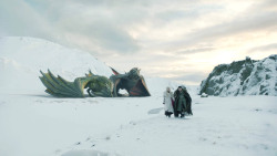 extant_GameOfThrones_8x01-Winterfell_3482