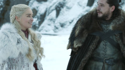 extant_GameOfThrones_8x01-Winterfell_3487