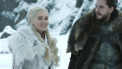 extant_GameOfThrones_8x01-Winterfell_3488