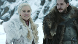 extant_GameOfThrones_8x01-Winterfell_3489
