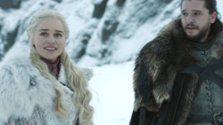 extant_GameOfThrones_8x01-Winterfell_3490