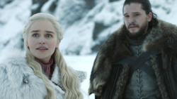 extant_GameOfThrones_8x01-Winterfell_3494