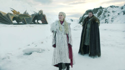 extant_GameOfThrones_8x01-Winterfell_3505