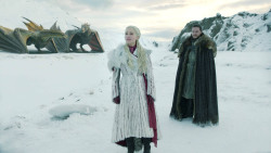 extant_GameOfThrones_8x01-Winterfell_3506