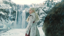 extant_GameOfThrones_8x01-Winterfell_3507