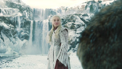 extant_GameOfThrones_8x01-Winterfell_3512