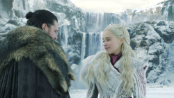 extant_GameOfThrones_8x01-Winterfell_3530
