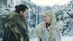 extant_GameOfThrones_8x01-Winterfell_3531