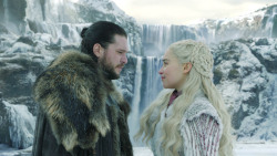 extant_GameOfThrones_8x01-Winterfell_3536