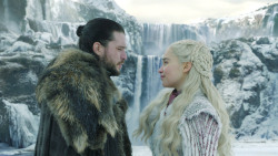 extant_GameOfThrones_8x01-Winterfell_3537