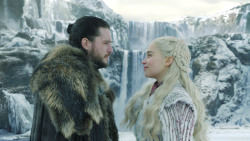 extant_GameOfThrones_8x01-Winterfell_3538