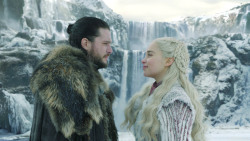 extant_GameOfThrones_8x01-Winterfell_3539