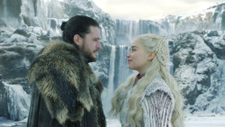 extant_GameOfThrones_8x01-Winterfell_3540