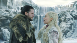 extant_GameOfThrones_8x01-Winterfell_3541