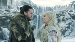 extant_GameOfThrones_8x01-Winterfell_3542