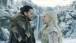 extant_GameOfThrones_8x01-Winterfell_3543