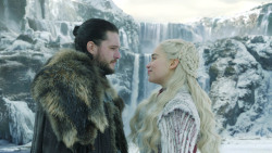 extant_GameOfThrones_8x01-Winterfell_3544