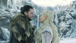 extant_GameOfThrones_8x01-Winterfell_3545