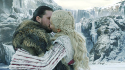 extant_GameOfThrones_8x01-Winterfell_3550