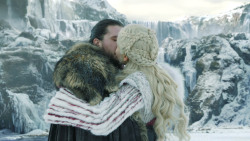 extant_GameOfThrones_8x01-Winterfell_3554