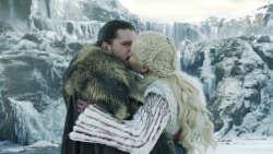 extant_GameOfThrones_8x01-Winterfell_3559