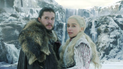 extant_GameOfThrones_8x01-Winterfell_3562