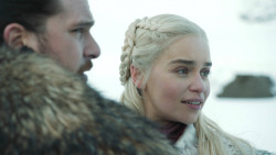 extant_GameOfThrones_8x01-Winterfell_3567