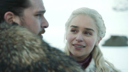 extant_GameOfThrones_8x01-Winterfell_3568