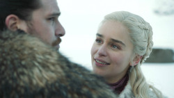 extant_GameOfThrones_8x01-Winterfell_3569