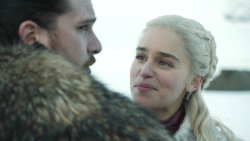 extant_GameOfThrones_8x01-Winterfell_3571