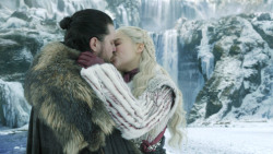 extant_GameOfThrones_8x01-Winterfell_3581
