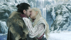 extant_GameOfThrones_8x01-Winterfell_3582