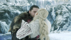 extant_GameOfThrones_8x01-Winterfell_3585