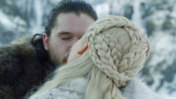 extant_GameOfThrones_8x01-Winterfell_3586