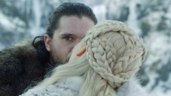 extant_GameOfThrones_8x01-Winterfell_3589