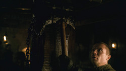 extant_GameOfThrones_8x01-Winterfell_3627