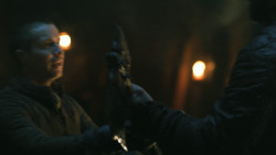 extant_GameOfThrones_8x01-Winterfell_3637