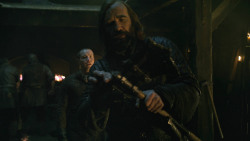 extant_GameOfThrones_8x01-Winterfell_3643