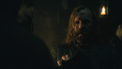 extant_GameOfThrones_8x01-Winterfell_3648