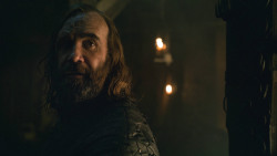 extant_GameOfThrones_8x01-Winterfell_3680