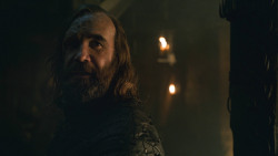 extant_GameOfThrones_8x01-Winterfell_3686