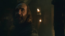 extant_GameOfThrones_8x01-Winterfell_3687