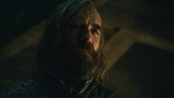 extant_GameOfThrones_8x01-Winterfell_3701