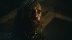 extant_GameOfThrones_8x01-Winterfell_3702