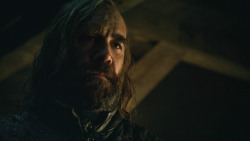 extant_GameOfThrones_8x01-Winterfell_3709