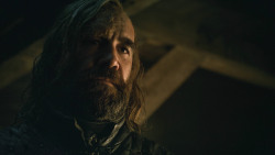 extant_GameOfThrones_8x01-Winterfell_3710
