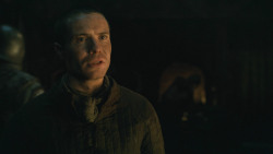 extant_GameOfThrones_8x01-Winterfell_3755