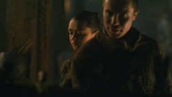 extant_GameOfThrones_8x01-Winterfell_3785